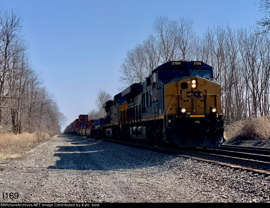 CSX 3196 on I169 